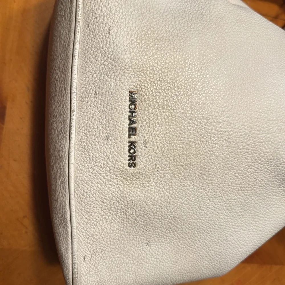 Michael Kors White Bucket Bag In GUC - Picture 4 of 7